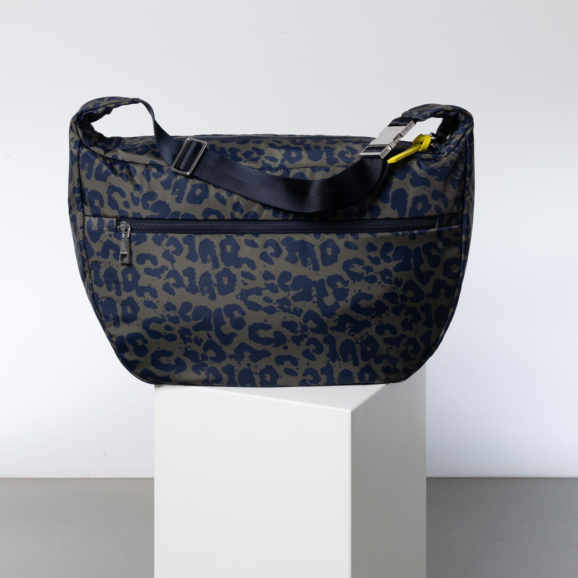 Padded Hip Bag oversized - leo splashes navy/olive - VIVI MARI