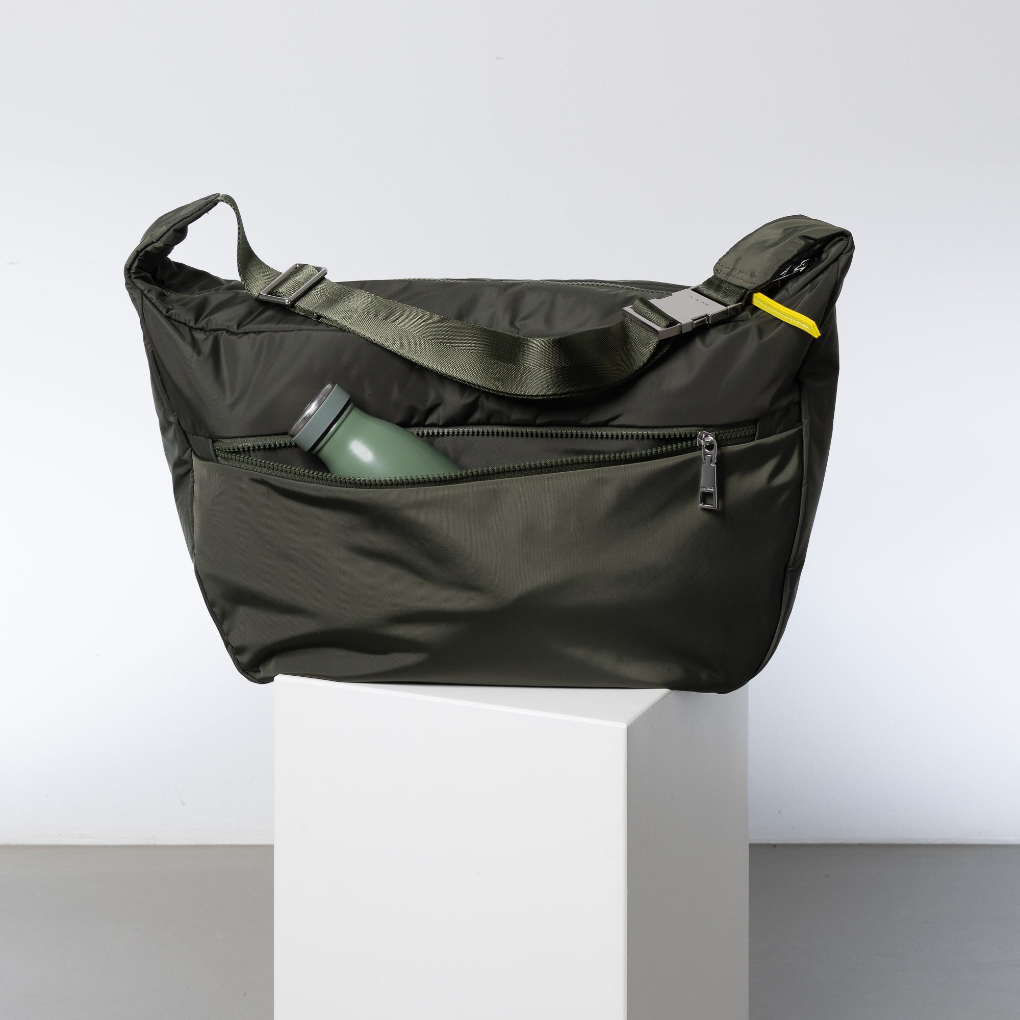 Padded Hip Bag oversized - olive - VIVI MARI