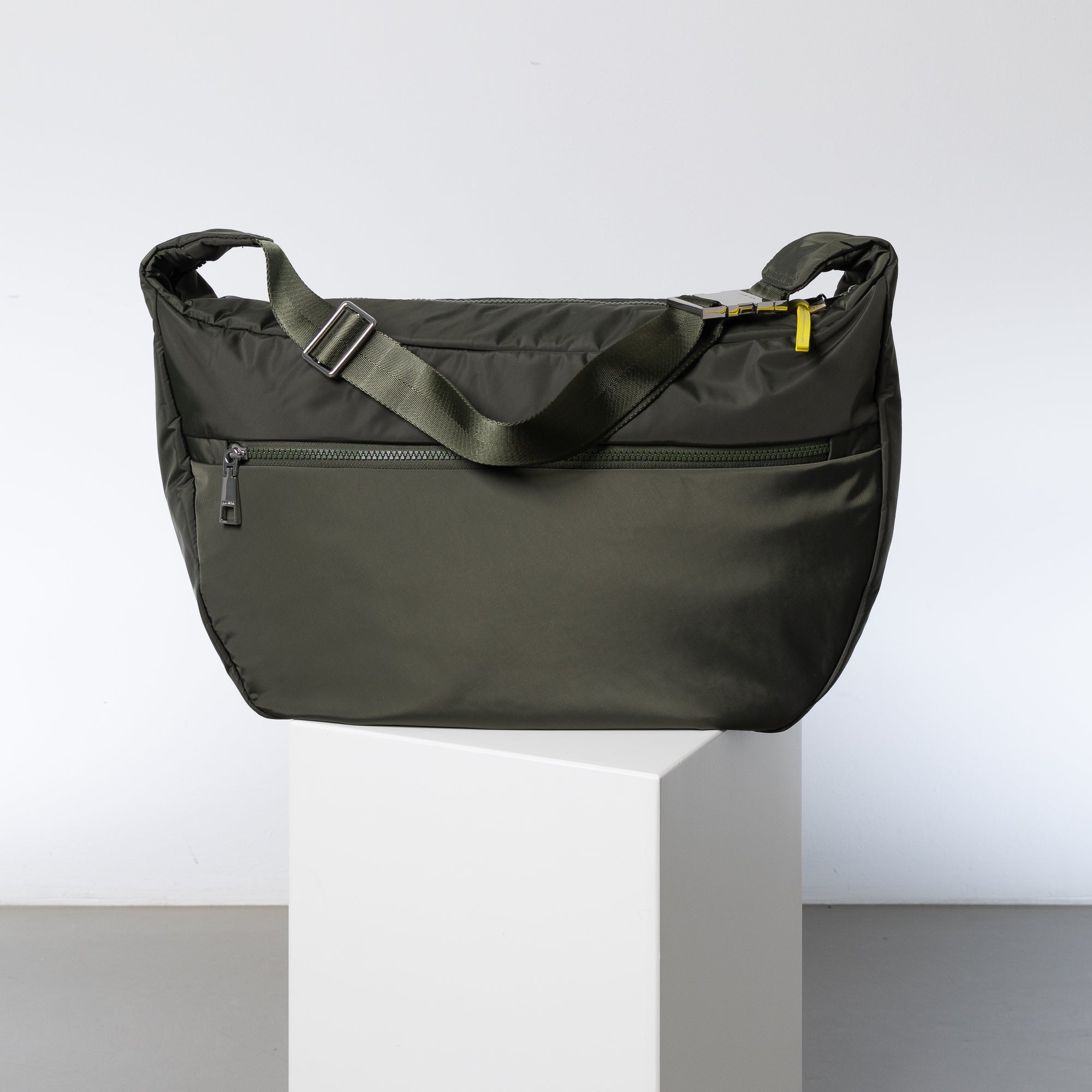 Padded Hip Bag oversized - olive - VIVI MARI