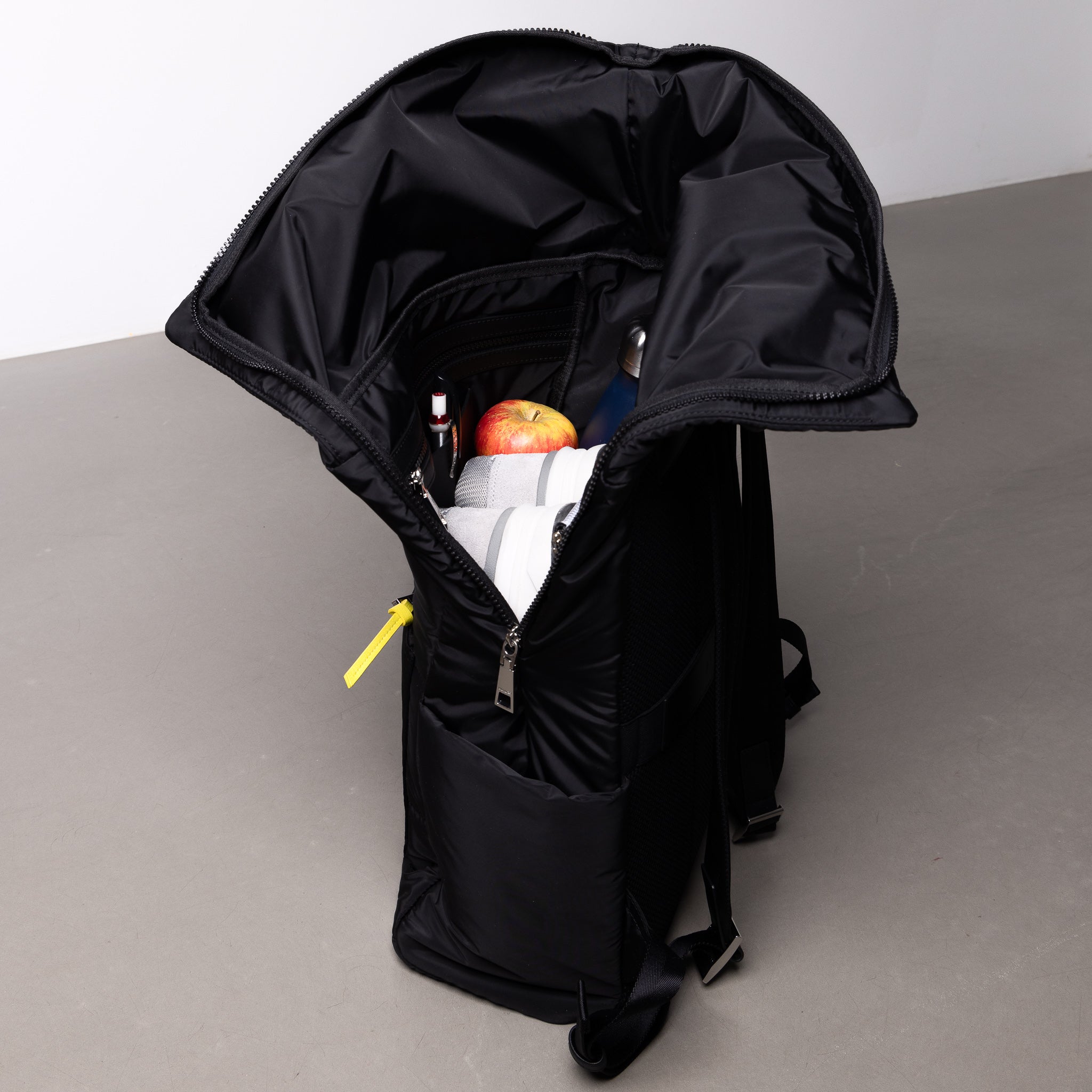 Padded Backpack medium - black - VIVI MARI