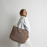 padded tote bag large + strap basic woven slim - dark mushroom