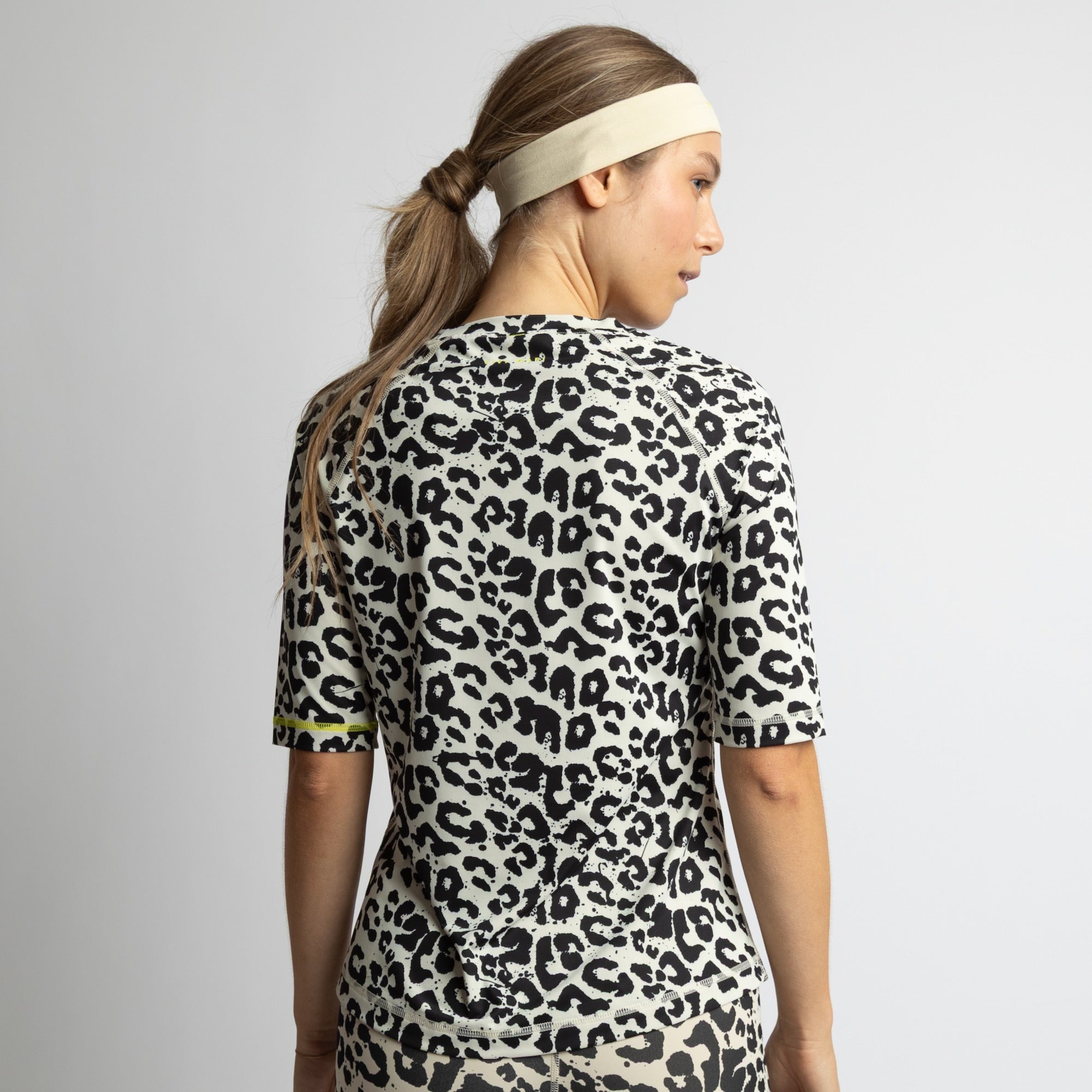 Activewear Half Sleeve T-Shirt leo splashes black/sand - VIVI MARI