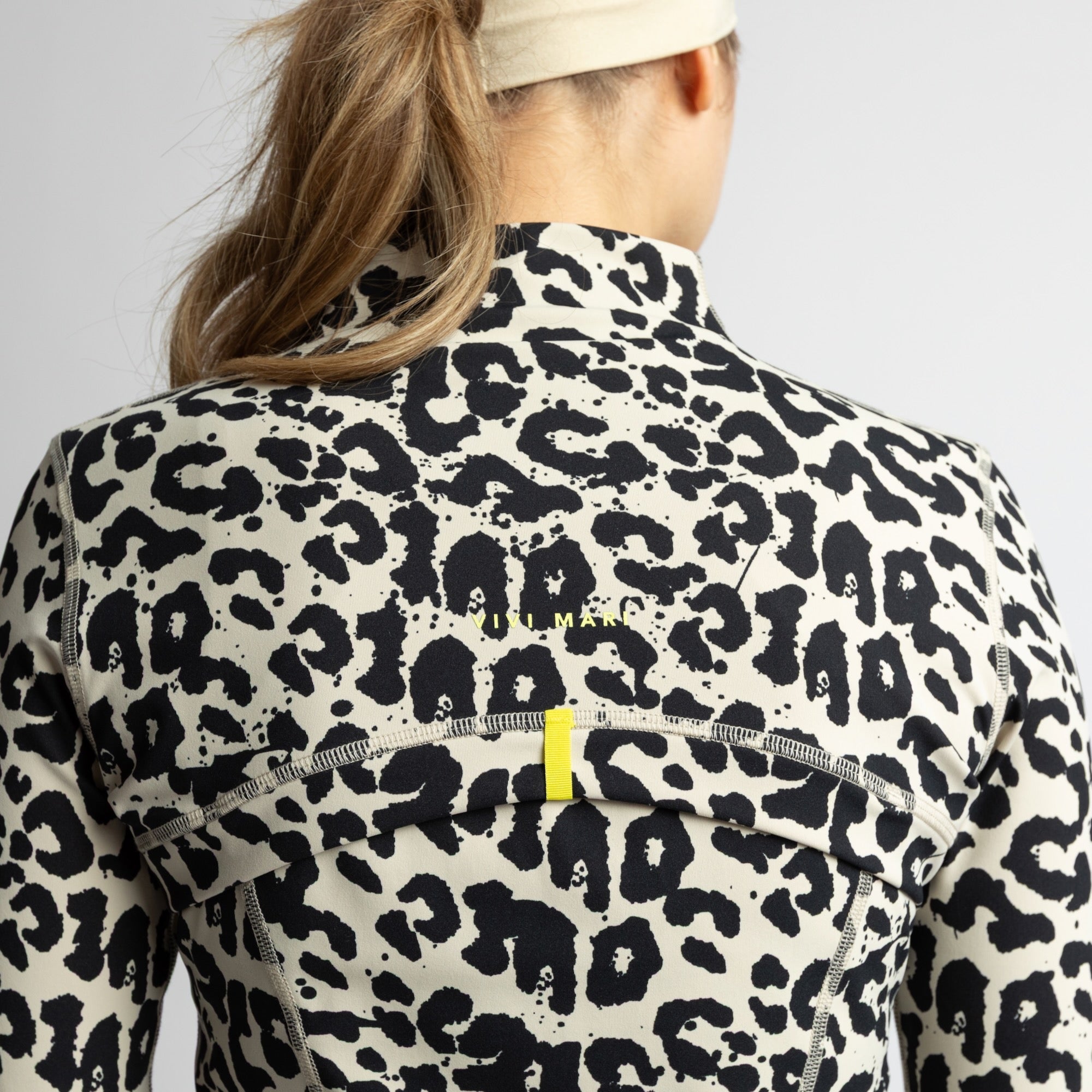 Activewear Jacket leo splashes black/sand - VIVI MARI