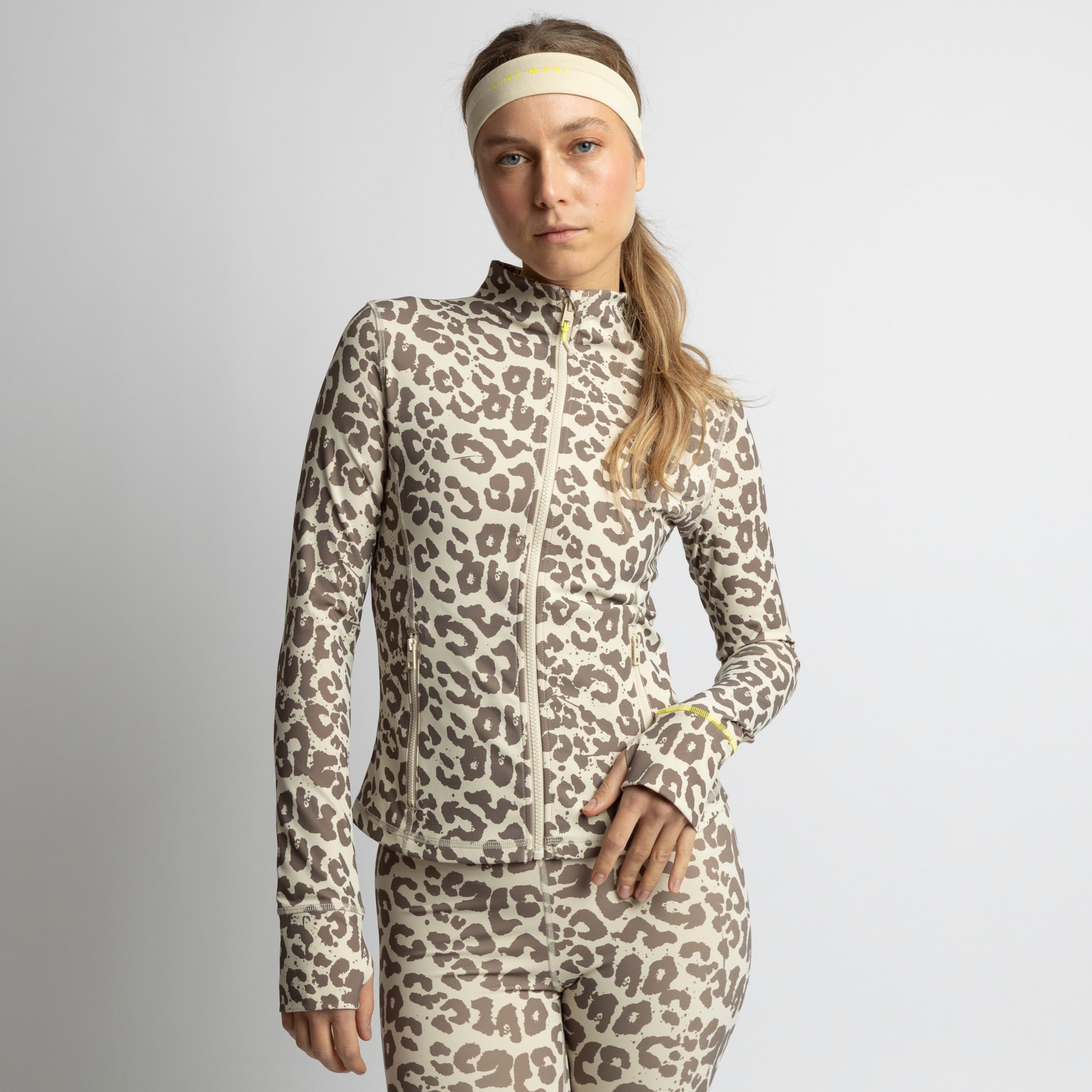 Activewear Jacket leo splashes mushroom/sand - VIVI MARI