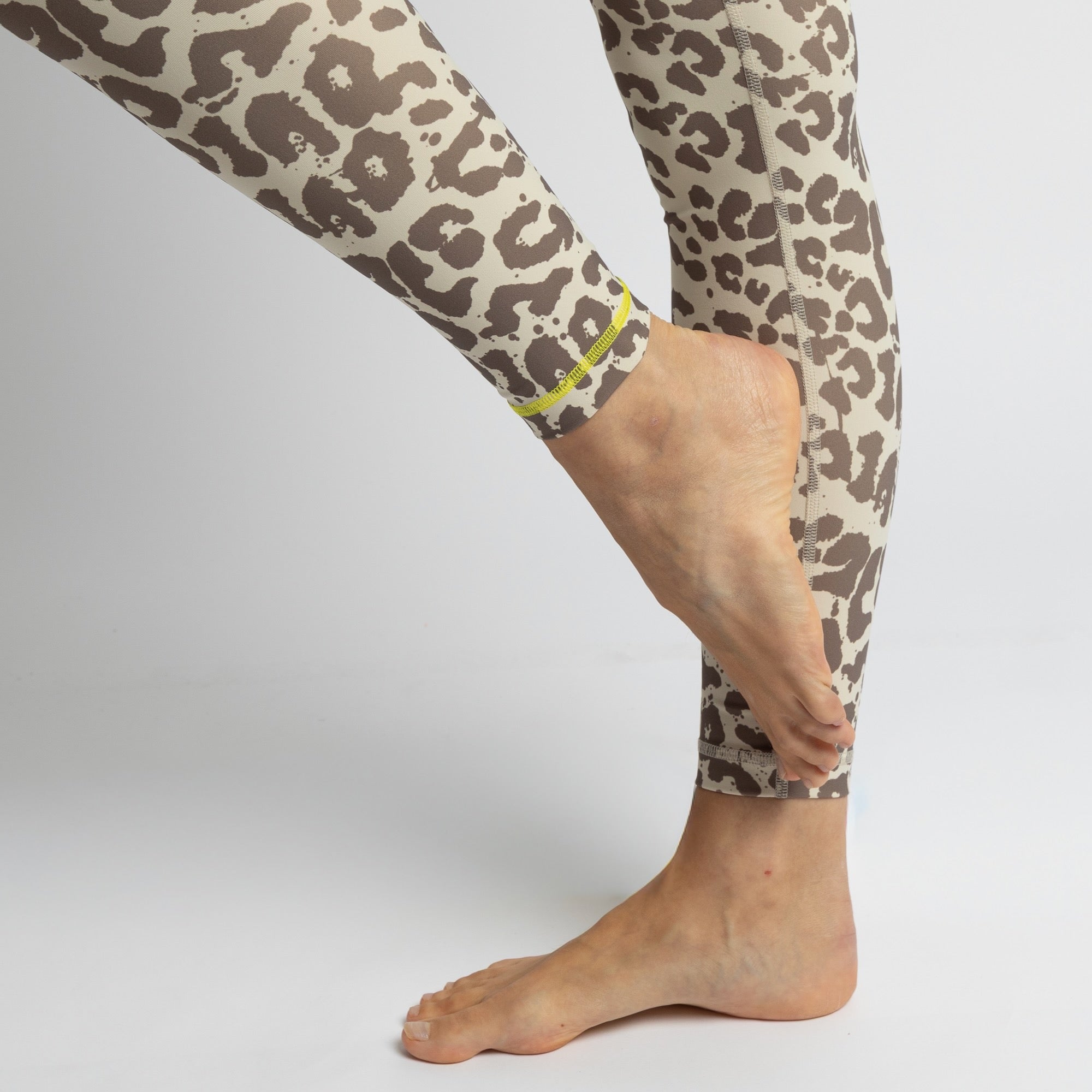 Activewear Leggings leo splashes mushroom/sand - VIVI MARI