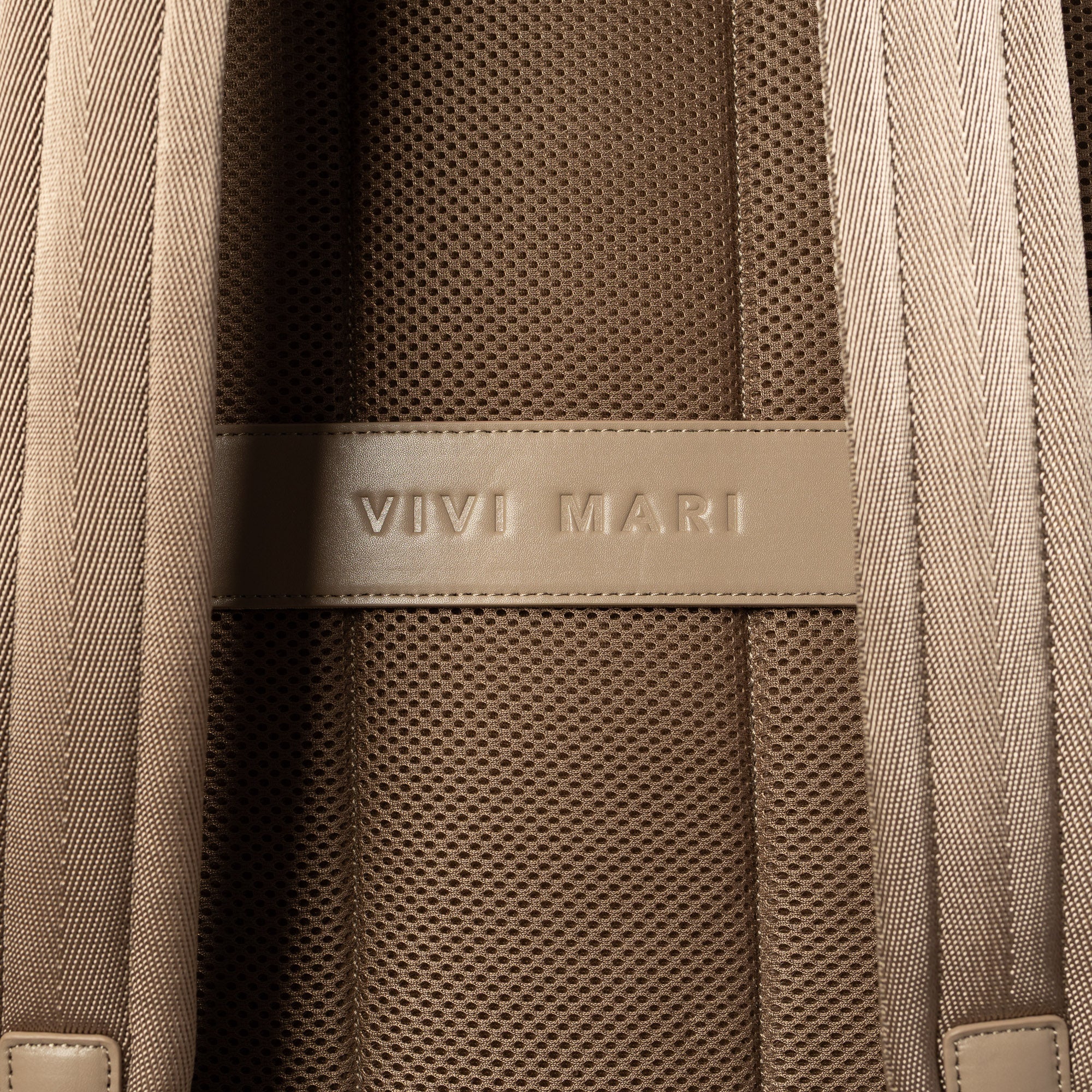 Padded Backpack medium - dark mushroom - VIVI MARI