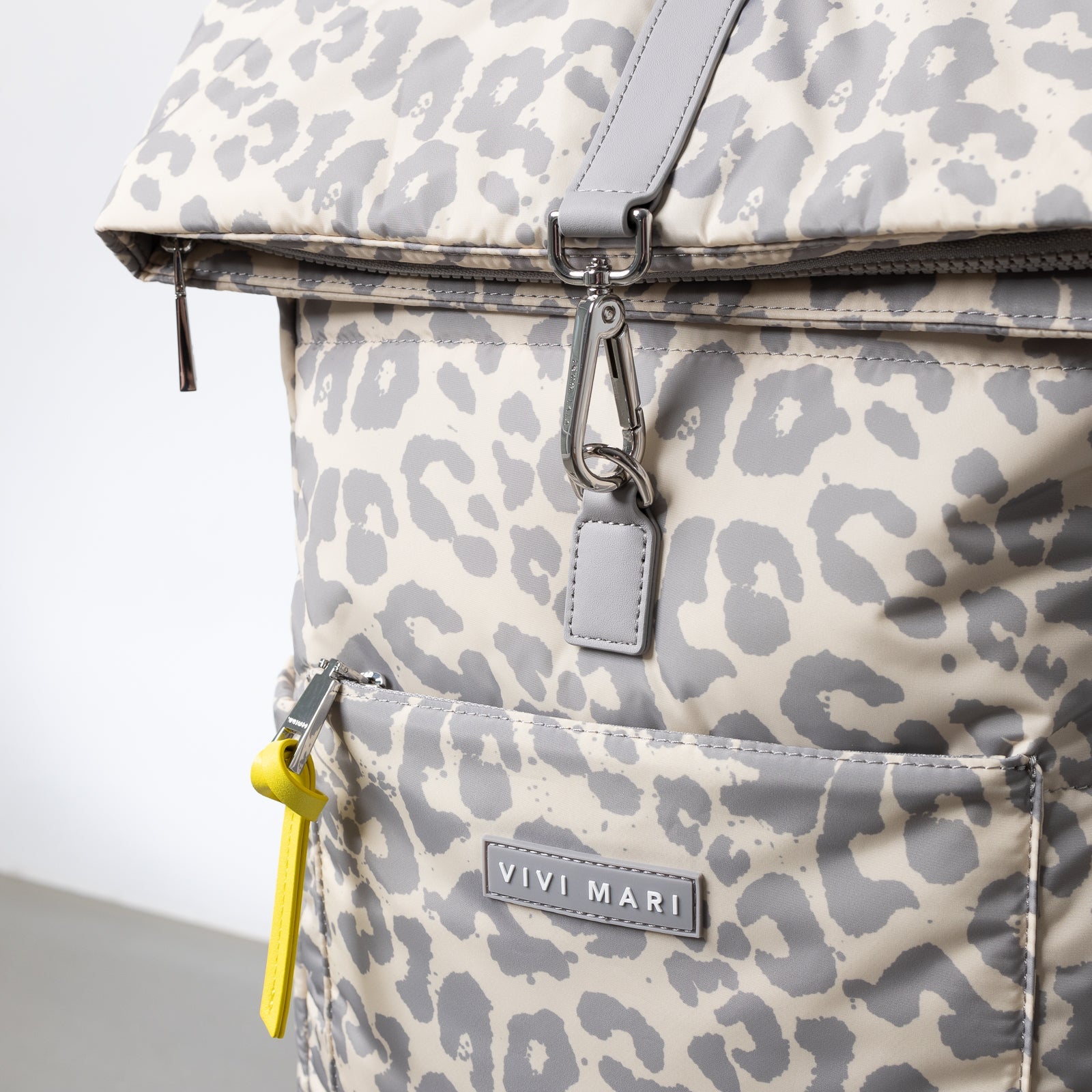 Padded Backpack medium - leo splashes grey/sand - VIVI MARI