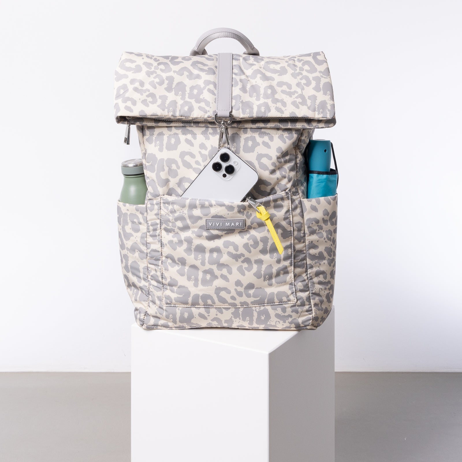 Padded Backpack medium - leo splashes grey/sand - VIVI MARI