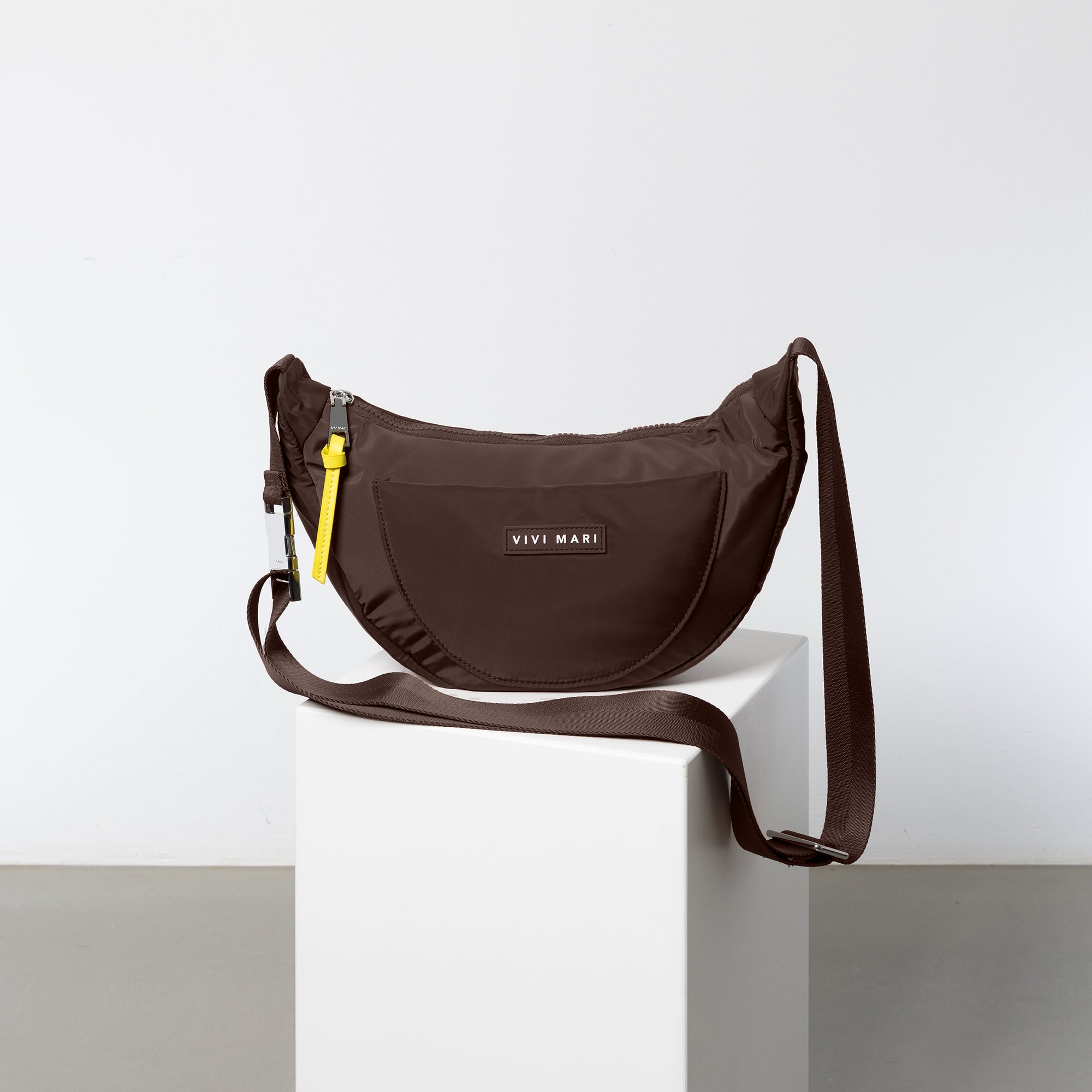 Padded Hip Bag medium - chocolate - VIVI MARI