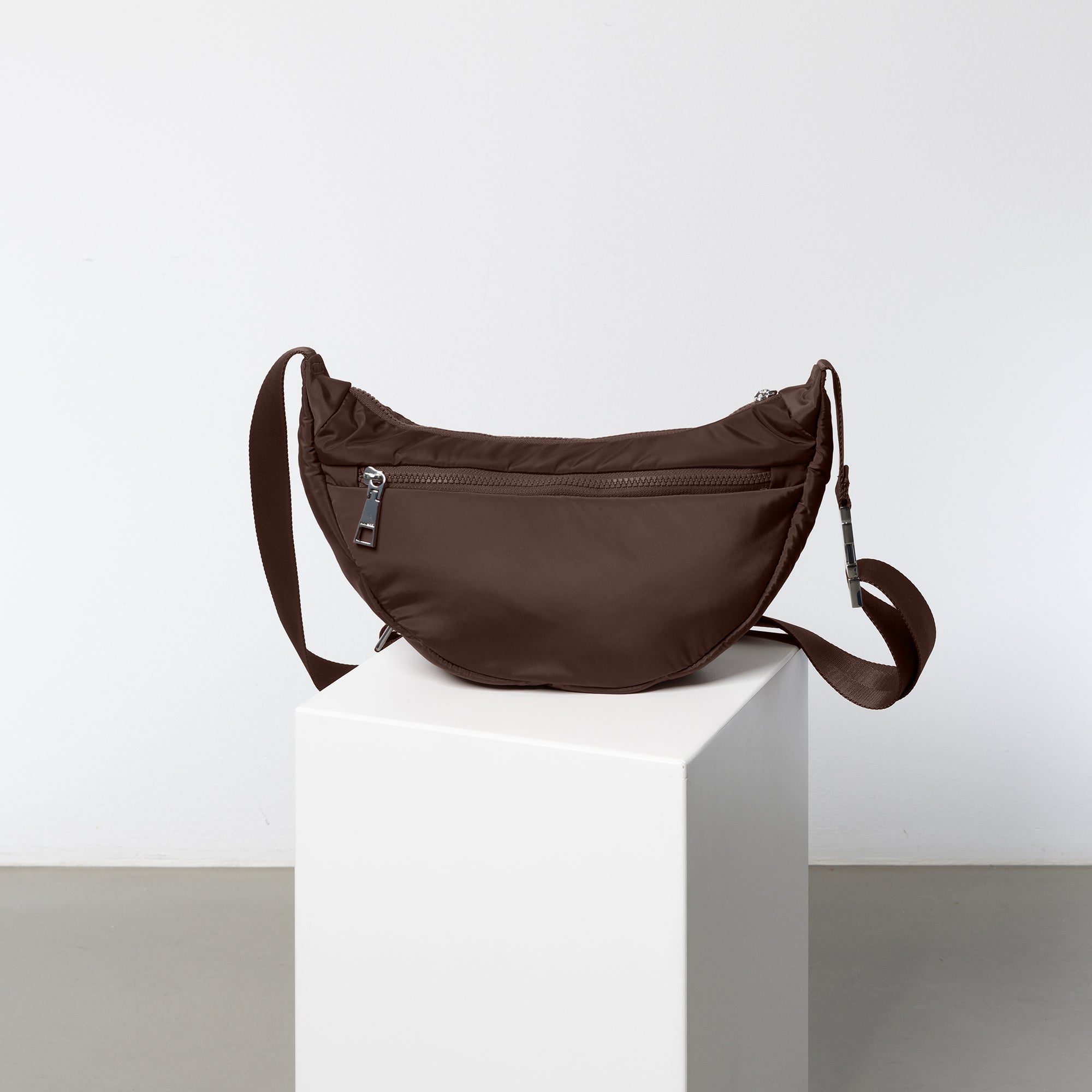 Padded Hip Bag medium - chocolate - VIVI MARI