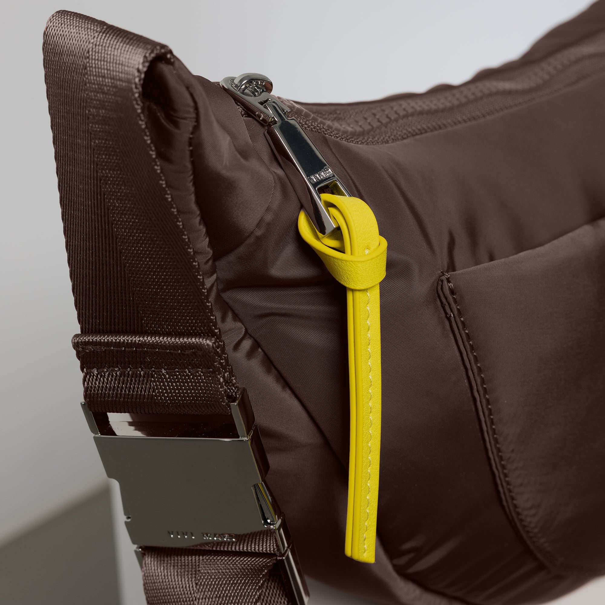 Padded Hip Bag medium - chocolate - VIVI MARI