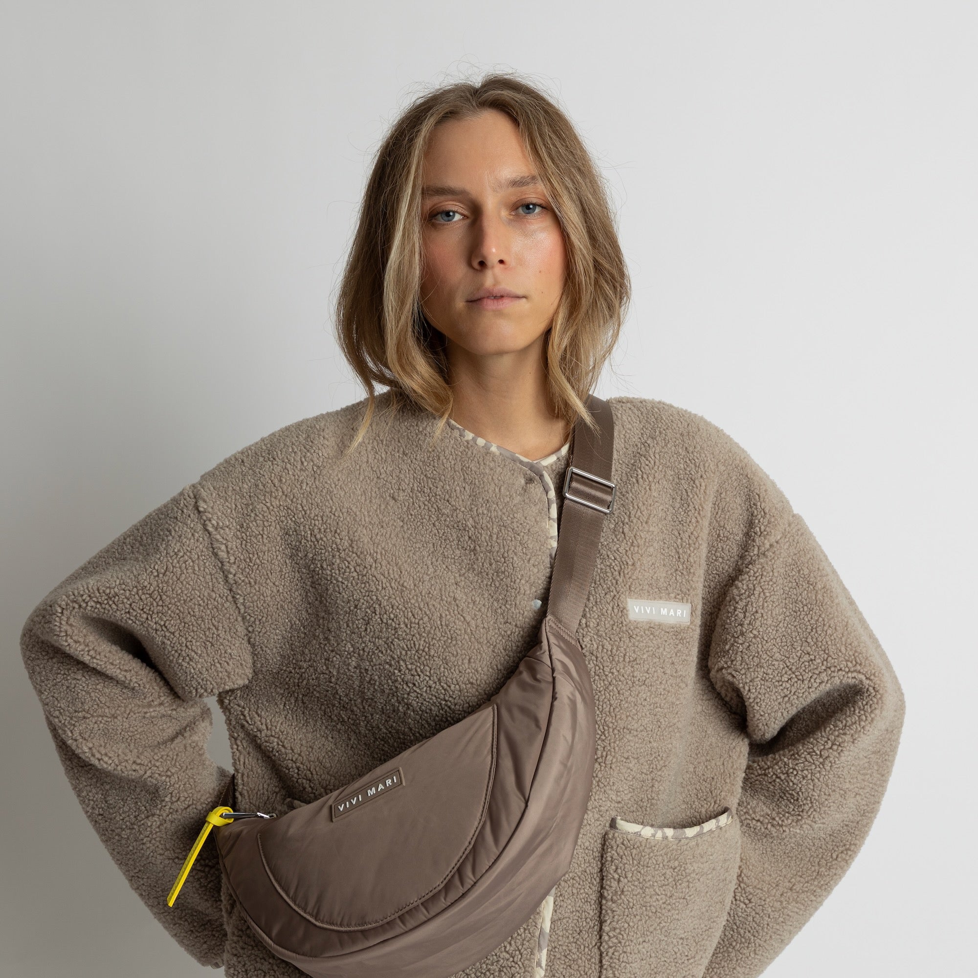 Padded Hip Bag medium - dark mushroom - VIVI MARI