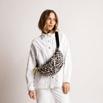 Padded Hip Bag medium - leo splashes black/sand - VIVI MARI