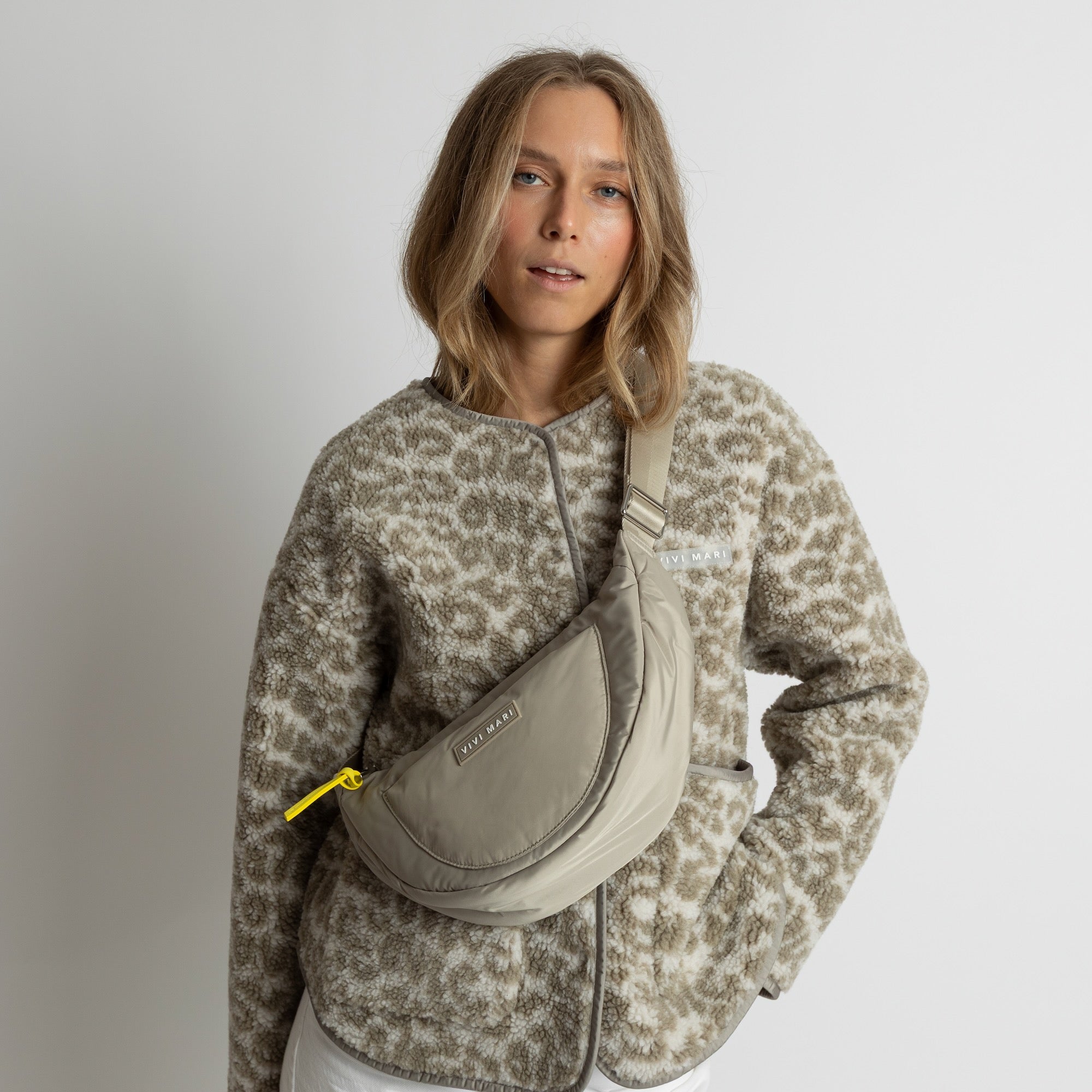 Padded Hip Bag medium - stone - VIVI MARI