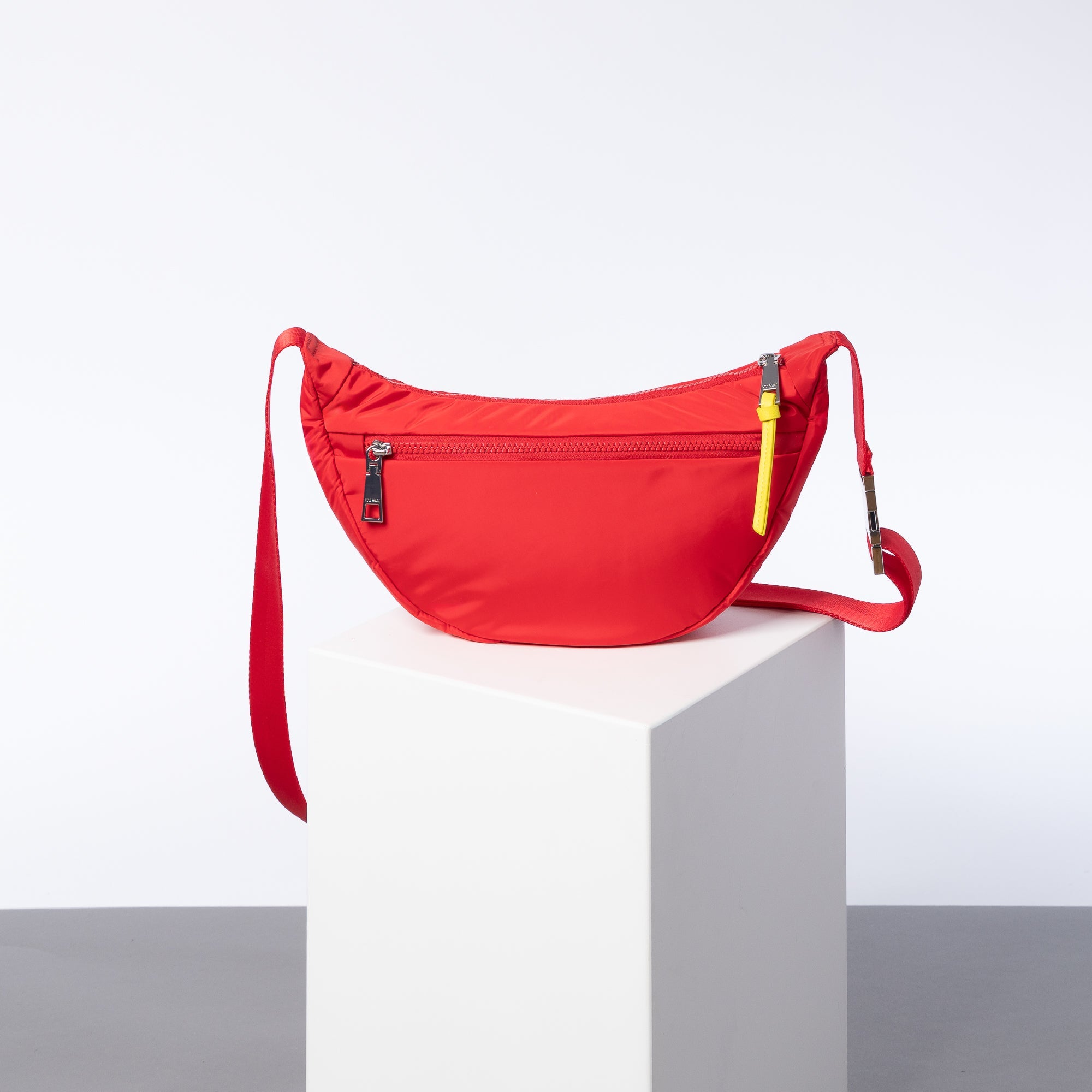 Padded Hip Bag medium - true red - VIVI MARI
