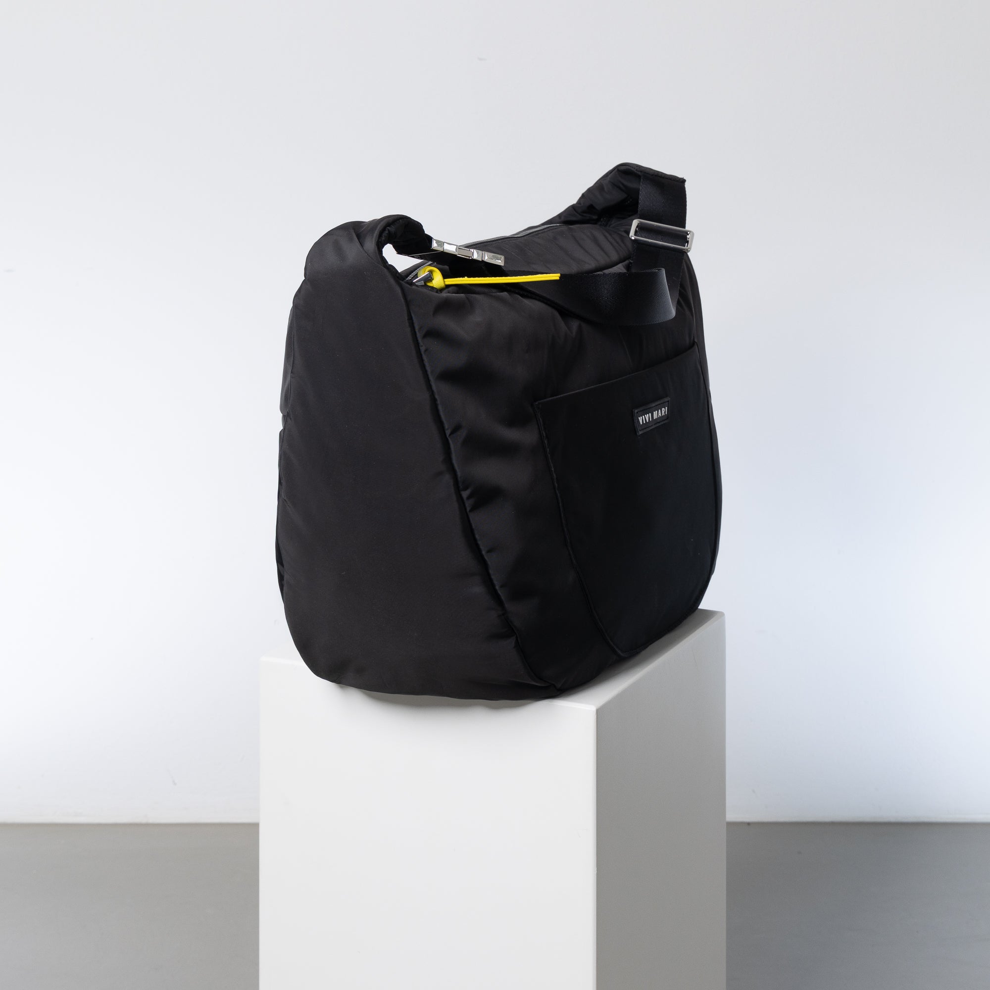 Padded Hip Bag oversized - black - VIVI MARI
