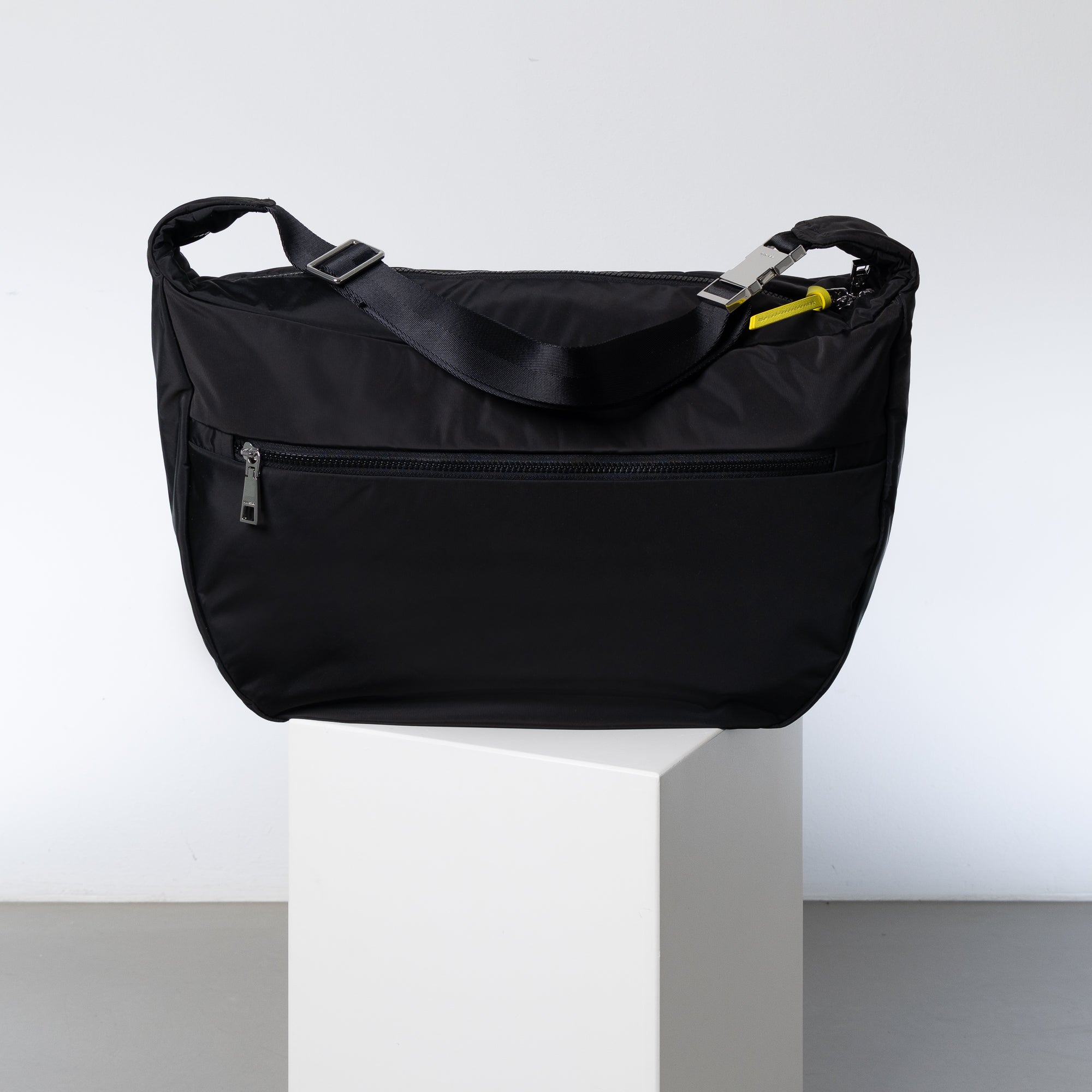 Padded Hip Bag oversized - black - VIVI MARI