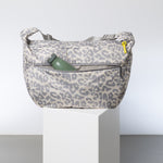 Padded Hip Bag oversized - leo splashes grey/sand - VIVI MARI