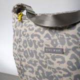 Padded Hip Bag oversized - leo splashes grey/sand - VIVI MARI