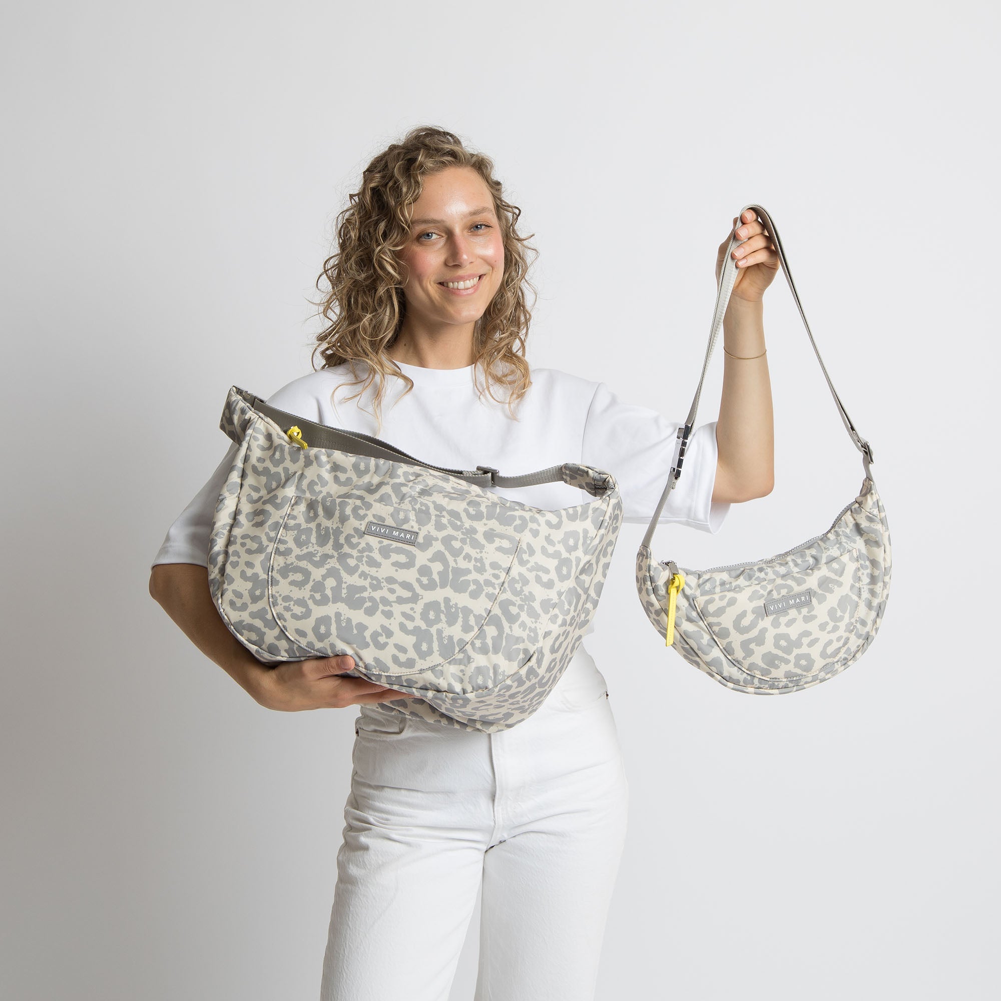Padded Hip Bag oversized - leo splashes grey/sand - VIVI MARI