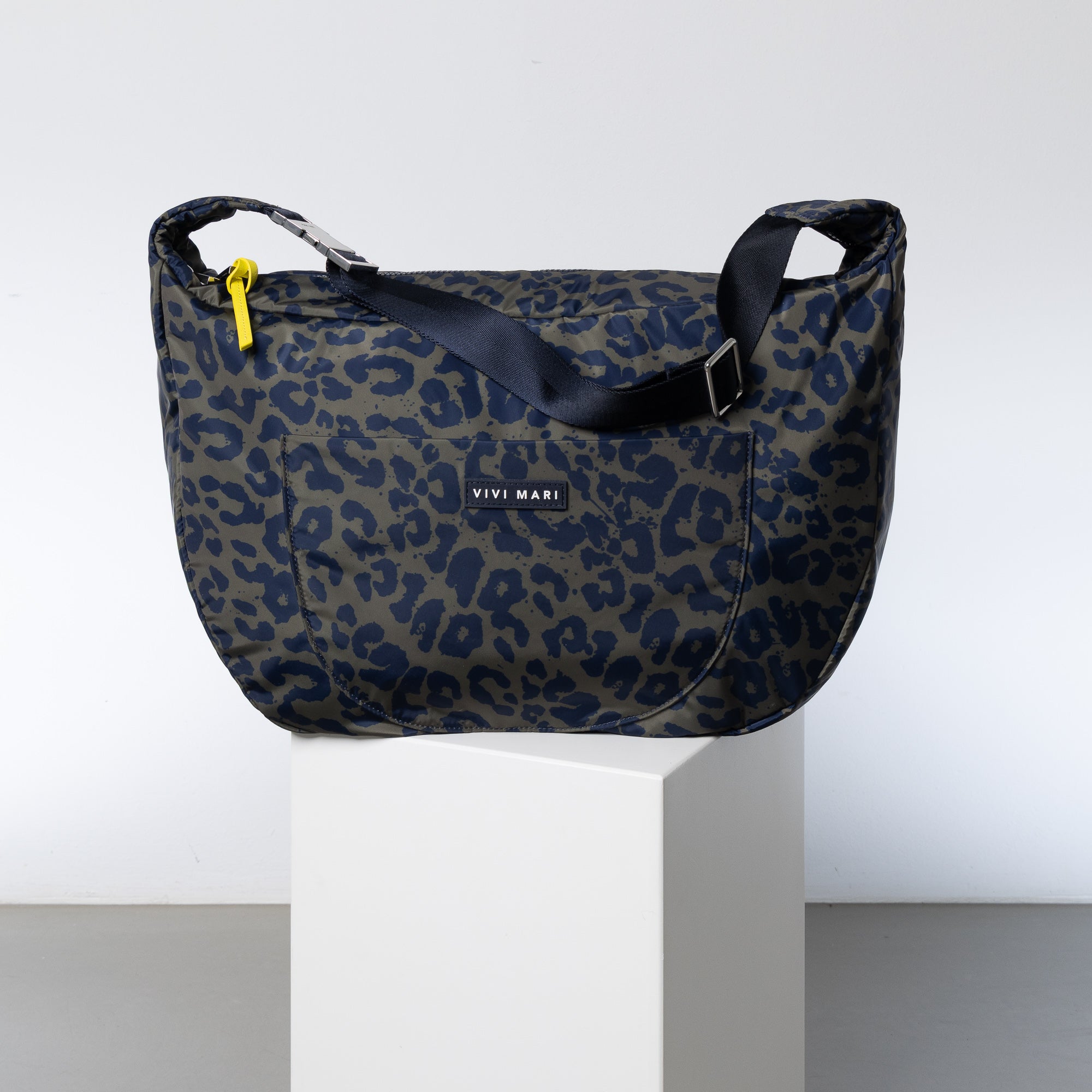 Padded Hip Bag oversized - leo splashes navy/olive - VIVI MARI