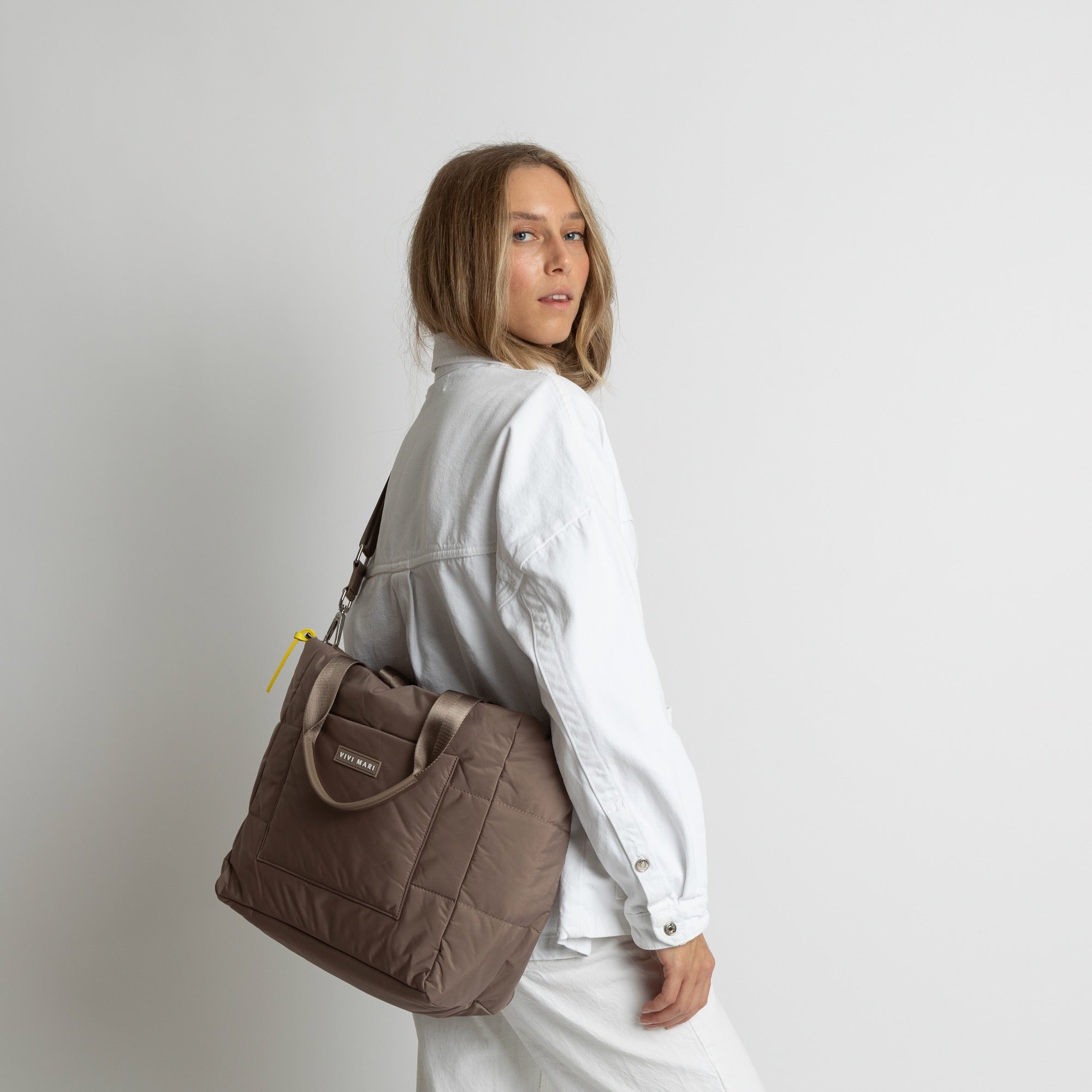 padded tote bag medium + strap basic woven slim - dark mushroom - VIVI MARI