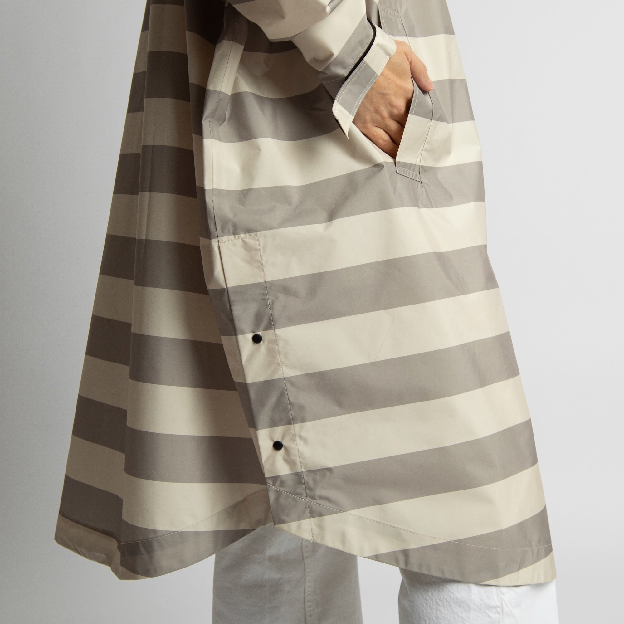 Raincoat bold stripes mushroom/sand - VIVI MARI