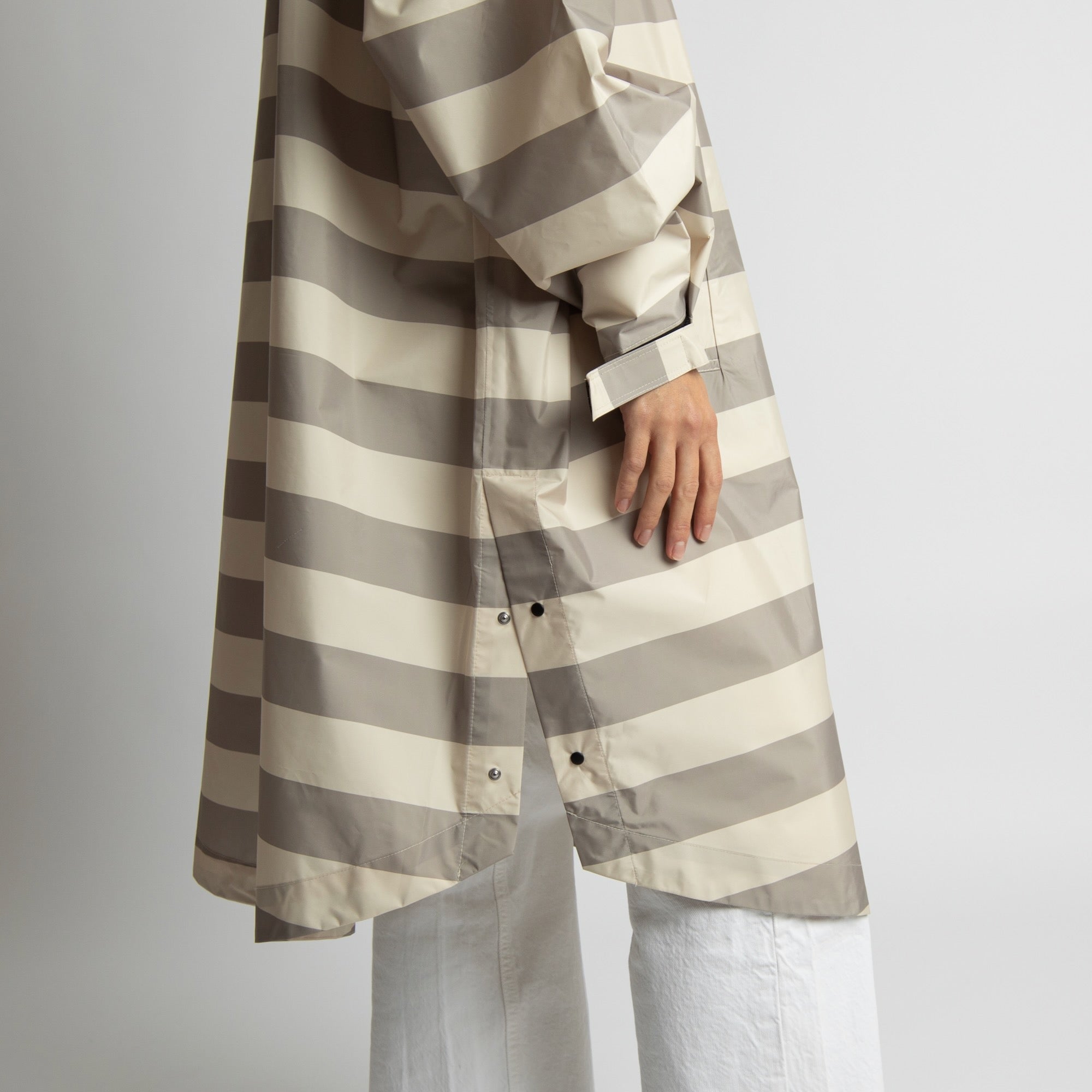 Raincoat bold stripes mushroom/sand - VIVI MARI