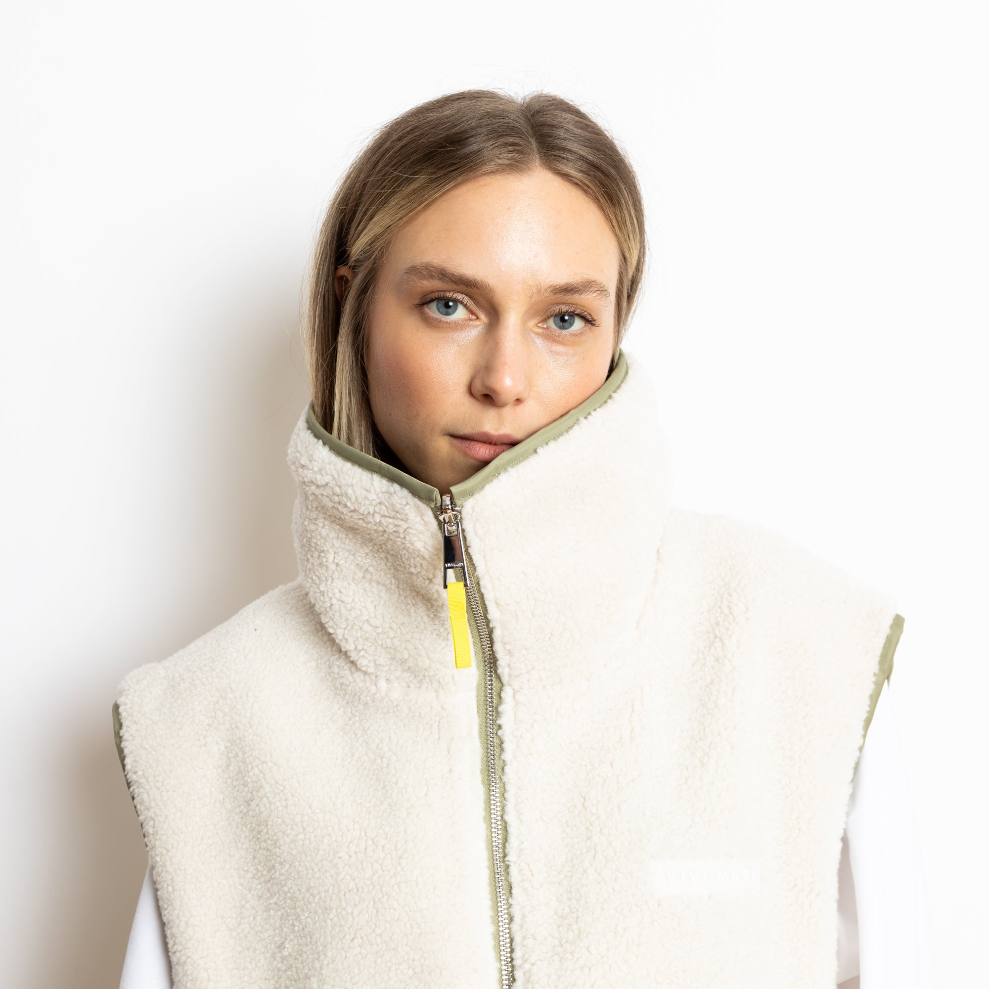 Reversible Bomber Vest - pale olive/sand - VIVI MARI