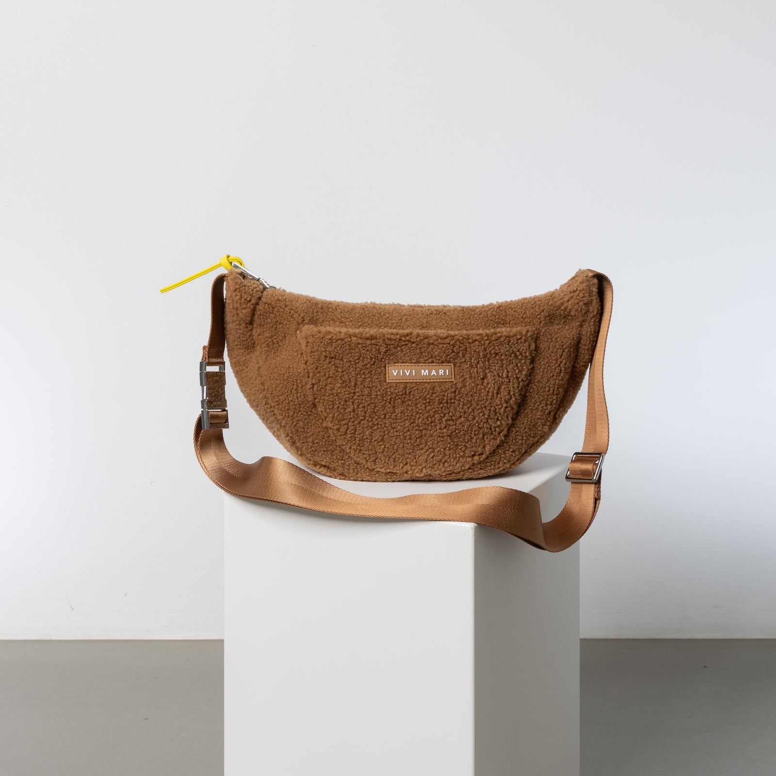 Teddy Hip Bag medium - caramel - VIVI MARI