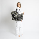 Teddy Tote Bag large + strap basic woven slim - leo splashes black/sand - VIVI MARI