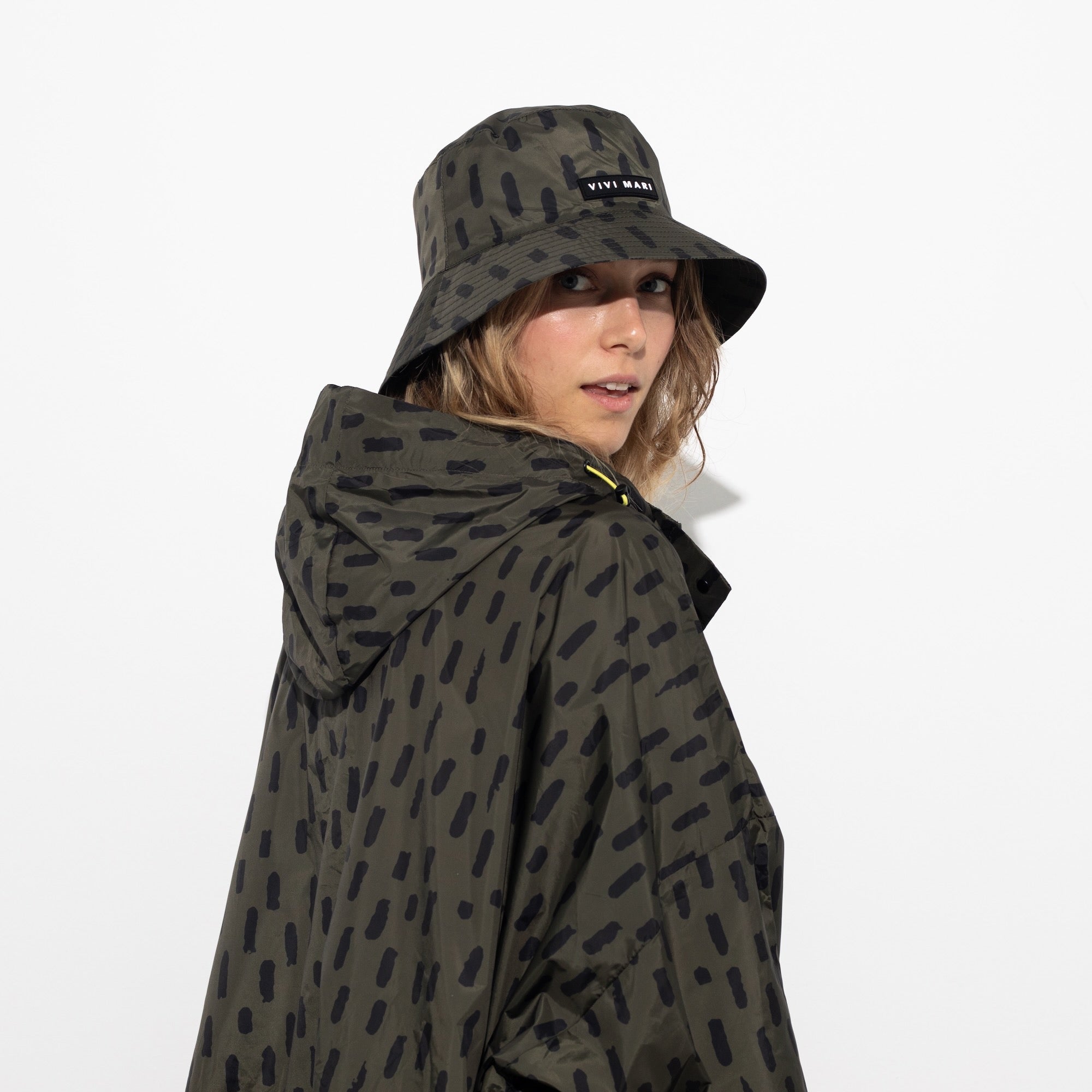 Bucket Hat drops olive/black - VIVI MARI
