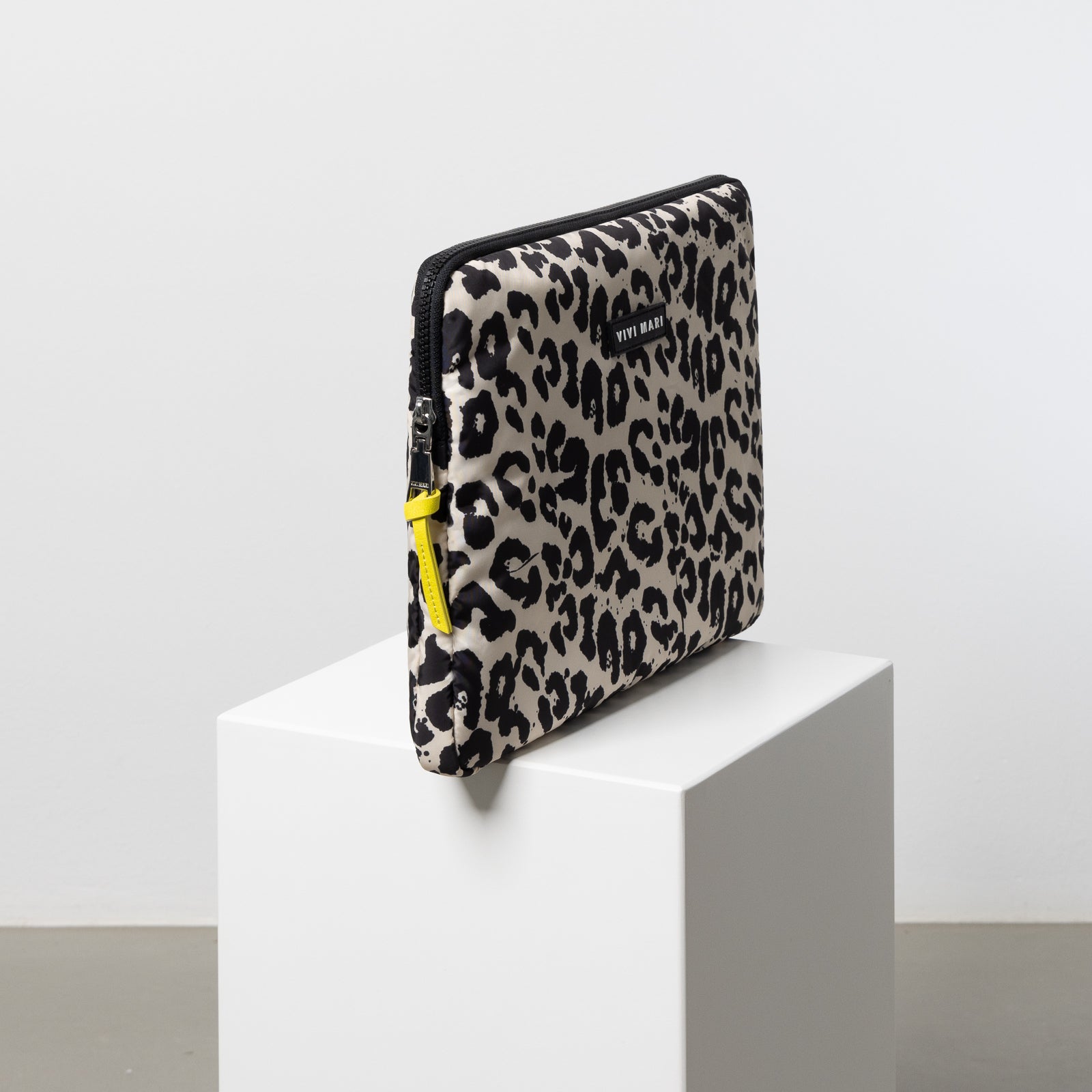 Padded Laptop Sleeve 13"/14" - leo splashes black/sand - VIVI MARI