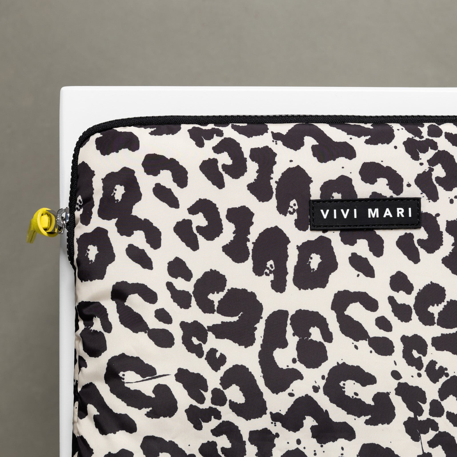 Padded Laptop Sleeve 13"/14" - leo splashes black/sand - VIVI MARI