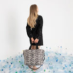 padded tote bag large + strap basic woven slim - leo splashes black/sand - VIVI MARI