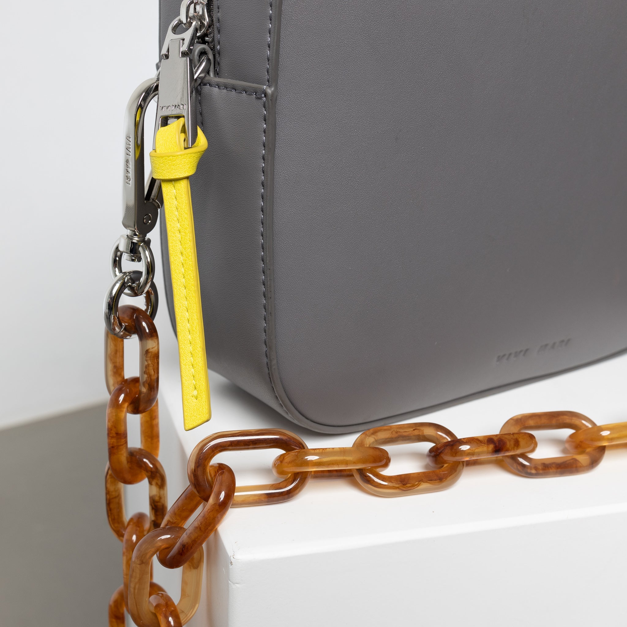 strap acrylic chain amber - long - VIVI MARI
