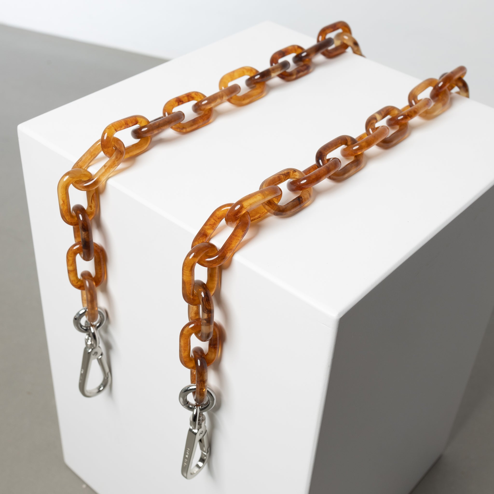 strap acrylic chain amber - long - VIVI MARI